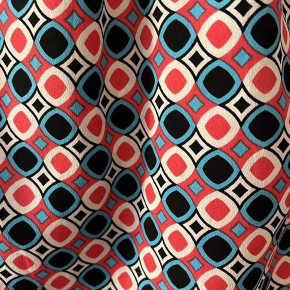 Nine West sleeveless turquoise/ white/ coral patterned blouse. Size Medium - Picture 2 of 7